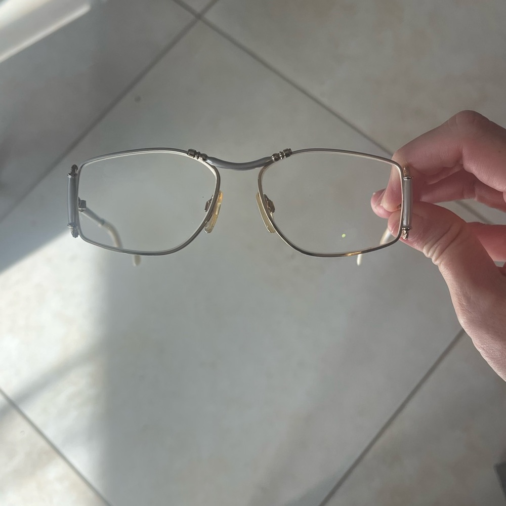 Vintage women’s Gold Metal Frames Glasses - Picture 1 of 6